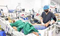 Cụ bà 83 tuổi sốc nhiễm khuẩn, áp xe hoại tử toàn vùng mặt sau khi nhổ răng khôn
