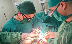 Phẫu thuật bắc cầu động mạch bằng tĩnh mạch tự thân cứu hai chi cho người bệnh
