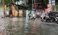 Cảnh báo mưa dông, lốc sét khu vực nội thành Hà Nội