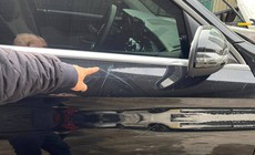 Người phụ nữ hầu toà vì cào xước xe Mercedes đỗ trước cửa nhà