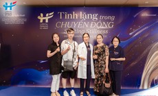 Họa sĩ khiếm thính Trần Nam Long và lời tri ân bằng nét cọ tại Bệnh viện Việt Pháp Hà Nội