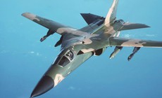 A-6 Intruder với F-111 Aardvark: Đâu là máy bay tấn công đáng gờm nhất của Mỹ?