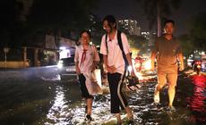 Hà Nội vẫn ngập sau mưa lớn, vì sao hệ thống thoát nước chưa đáp ứng được?