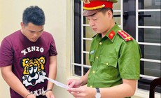 Nam thanh niên cầm 'phóng lợn' chống đối CSGT trong đêm