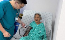 Cứu sống cụ bà 99 tuổi bị nhồi máu cơ tim cấp nhờ 'báo động đỏ' liên viện