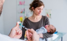 Tiêm vaccine viêm gan B: Cách tốt nhất để ngăn chặn lây truyền từ mẹ sang con