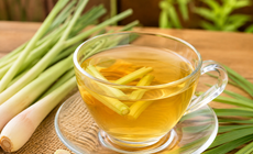 Những ai cần thận trọng khi uống trà sả?