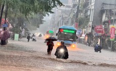 Miền Bắc tiếp tục oi nóng trước khi bước vào đợt mưa rất lớn từ đêm mai