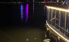 Làm rõ người trên thuyền rồng xả rác xuống sông ở Huế