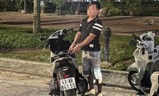Rình khách tắm biển, trộm chìa khóa mở cốp xe lấy tiền