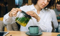 4 loại thực phẩm không nên dùng chung với trà xanh