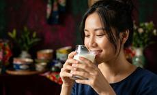 Uống sữa tốt hay xấu cho da?