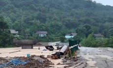 Mưa lớn gây thiệt hại nặng cho miền Trung, xuất hiện hàng trăm điểm nguy cơ lũ quét