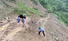 Đường độc đạo sạt lở, gần 740 người ở bản vùng cao Nghệ An bị cô lập