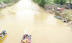 Cận cảnh cuộc tìm kiếm 3 người mất tích sau vụ lật thuyền ở Thái Nguyên