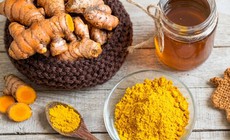 Kết hợp nghệ và mật ong có an toàn không?