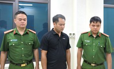 Bắt giám đốc liên quan vụ lan can kè sông Hồng gãy, đổ ở Lào Cai