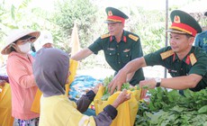 Ấm áp gian hàng 0 đồng sẻ chia yêu thương ở Ba Ngòi