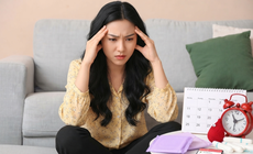 Căng thẳng kéo dài ảnh hưởng đến chu kỳ kinh nguyệt như thế nào?
