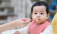 Ăn dặm truyền thống hay ăn dặm tự chỉ huy tốt hơn cho sự phát triển của trẻ?
