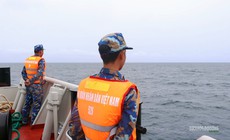 Vùng 5 Hải quân tìm thấy 2 thuyền viên mất tích trên biển Nam Du