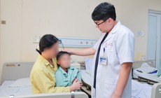 Va chạm với máy tập thể dục, bé trai 5 tuổi bị rách bao quy đầu