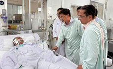 Lãnh đạo TPHCM thăm, động viên 5 nạn nhân vụ cháy ở Chợ Lớn