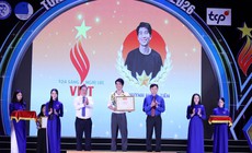 Mất thị lực vẫn vô địch bơi lội, làm chủ công nghệ
