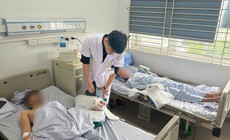 Cứu các ngón tay dập nát do cuốn vào máy cưa, thang máy