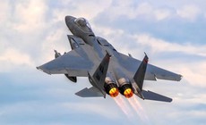 Tiêm kích F-15EX và F/A-18 Mỹ lộ rõ khác biệt khi đối đầu trên không
