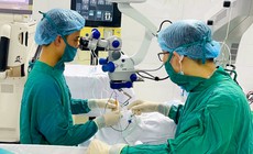 Tìm lại ánh sáng cho cậu bé 13 tuổi mắc bệnh mắt bẩm sinh, biến chứng nặng