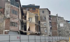 Những căn nhà 'méo mó' bên tuyến Vành đai 2,5