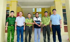 Sau cơn mưa, học sinh phát hiện rùa mỏ vẹt quý hiếm giữa vườn