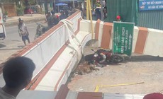 Xe cẩu làm sập cổng làng, bé trai đứt lìa cánh tay
