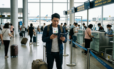 Ra sân bay mới biết bị tạm hoãn xuất cảnh vì nợ thuế, ai cần lưu ý?