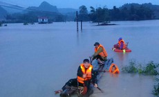 Miền Trung bước vào đợt mưa dông, miền Bắc nắng thêm 2 ngày