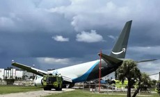 Máy bay Mỹ bốc cháy vì đi trật khỏi đường băng, ít nhất 5 người chết