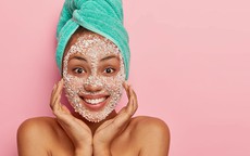 Những t&#225;c dụng tuyệt vời của muối biển với l&#224;n da