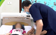 B&#233; g&#225;i 5 tuổi bị ch&#243; thả r&#244;ng cắn tới tấp, b&#225;c sĩ chỉ c&#225;ch sơ cứu ph&#242;ng bệnh dại