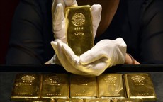 Điều gì khiến giá vàng, bitcoin và cổ phiếu đồng loạt phá kỷ lục?