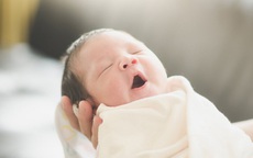 Chăm s&#243;c đ&#250;ng c&#225;ch trẻ sơ sinh bị ho, sổ mũi