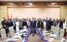 Thứ trưởng Thường trực Bộ Y tế Vũ Mạnh H&#224; tiếp, l&#224;m việc với EuroCham v&#224; Pharma Group