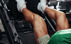 4 b&#224;i tập tr&#234;n ghế gi&#250;p tăng cơ ch&#226;n nhanh hơn squat ở người tr&#234;n 55 tuổi