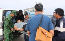 Vượt s&#243;ng lớn giữa biển chuyển bệnh nh&#226;n đột quỵ v&#224;o đất liền cấp cứu