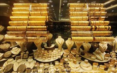 Gi&#225; v&#224;ng phục hồi từ mức thấp nhất một tuần