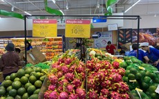 Nguồn h&#224;ng ho&#225; phục vụ miền Trung dần ổn định, gi&#225; rau tại TP Hồ Ch&#237; Minh tăng mạnh