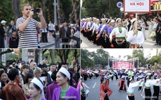 Điệu m&#250;a cồng chi&#234;ng của d&#226;n tộc Mường l&#224;m say l&#242;ng du kh&#225;ch giữa phố cổ H&#224; Nội