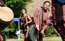 Vũ điệu cồng chi&#234;ng trong Ng&#224;y Đại đo&#224;n kết c&#225;c d&#226;n tộc