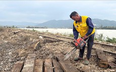 Th&#244;ng tuyến đường sắt Bắc - Nam sau ảnh hưởng mưa lũ tại Nam Trung Bộ