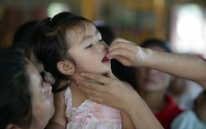 Cho trẻ uống vitamin A định kỳ - V&#236; sao cha mẹ tuyệt đối kh&#244;ng n&#234;n bỏ lỡ?